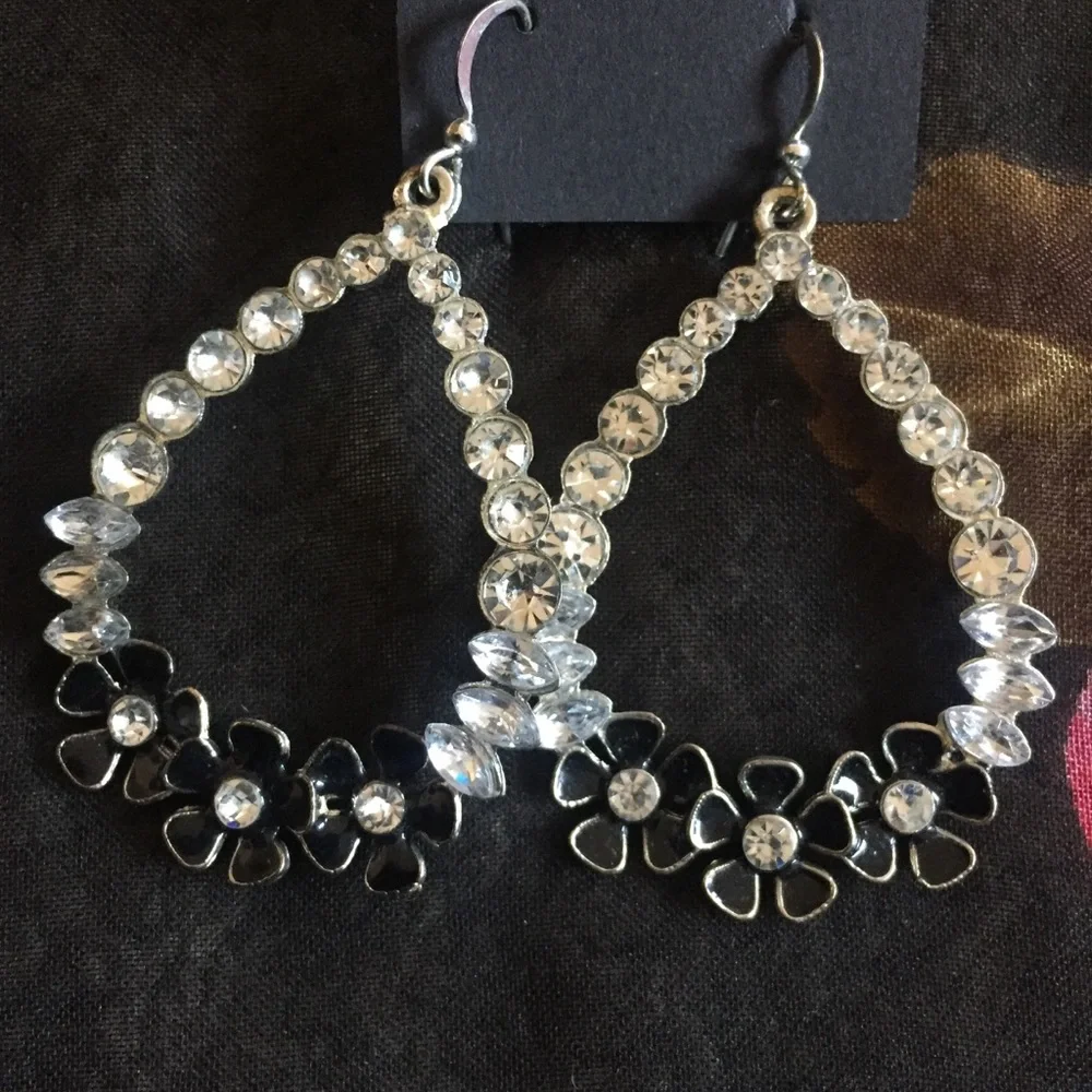 Silver with black flowers earrings - Picture 2 of 7